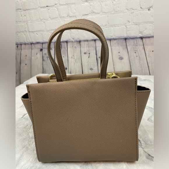 Small Steve Madden hand purse. Tan, taupe color. - Picture 5 of 9